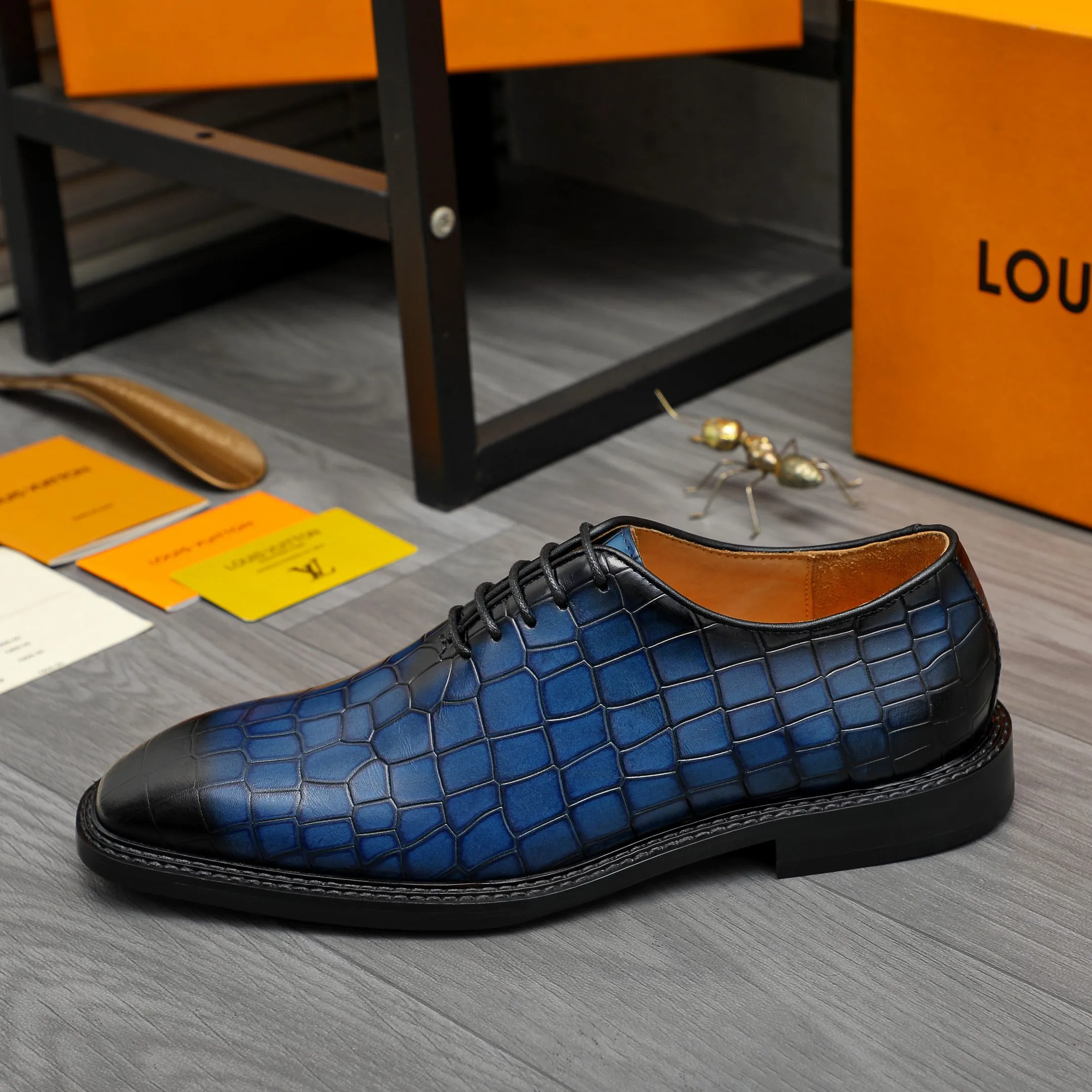 Men's shoes 💰p480 Product trademark: LV (Louis Vuitton) business lace-up leather shoes Regular size: 38-45 (45 is custom-made and non-returnable) Product materials: Selected high-quality color-grabbed stone grain cowhide upper, cowhide lining, rubber outsole